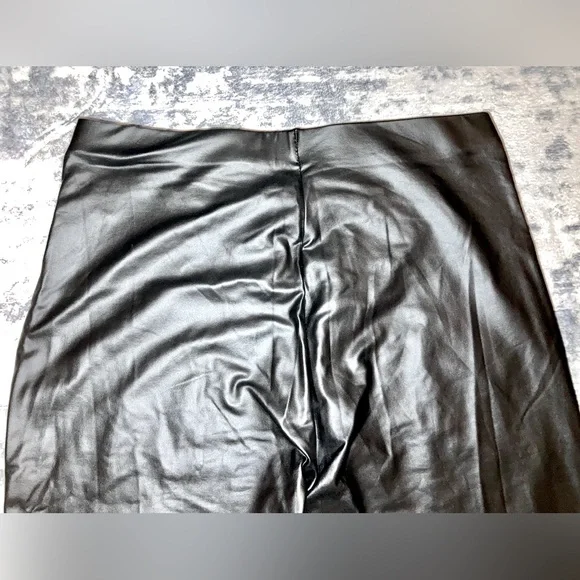 Back high-waisted PU leather leggings in size XL - Picture 2 of 8